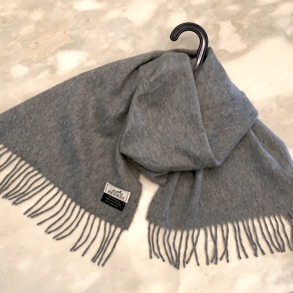 HERMÈS 100%CASHMERE GREY SCARF